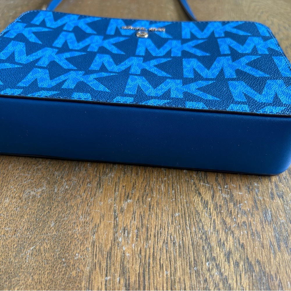 Michael Kors Vibrant Blue MK Jet Set Large Zipper Shoulder Crossbody Bag - Picture 5 of 16
